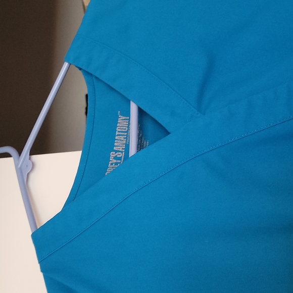 Sky Blue Grey's Anatomy Scrub Top - Picture 2 of 8